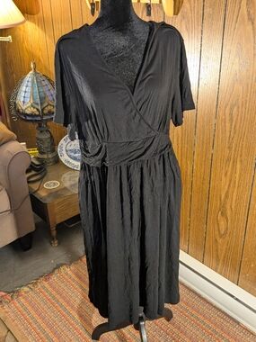 Classic Black Short-Sleeve Faux-Wrap Midi Dress